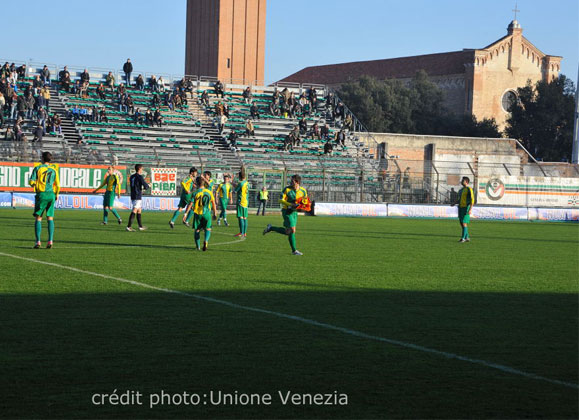 Match de foot au stade Pier Luigi Penzo