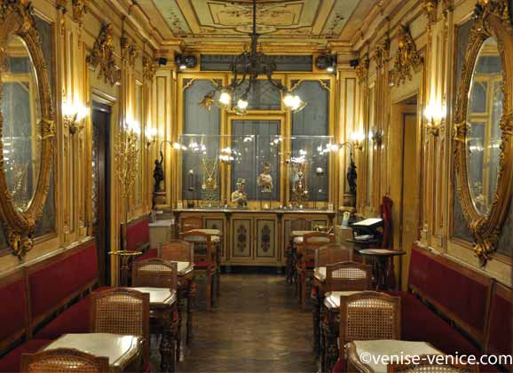 Une des 6 salles de l'intérieur du café Florian à Venise