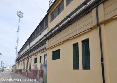 Venise possède un stade de football, voici le coté principal